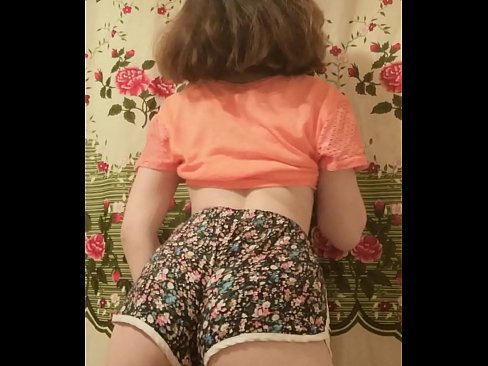 ❤️ Tânără sexy care se dezbracă de pantaloni scurți în fața camerei de filmat ❤❌  at ro.xxxtophd.ru ❌